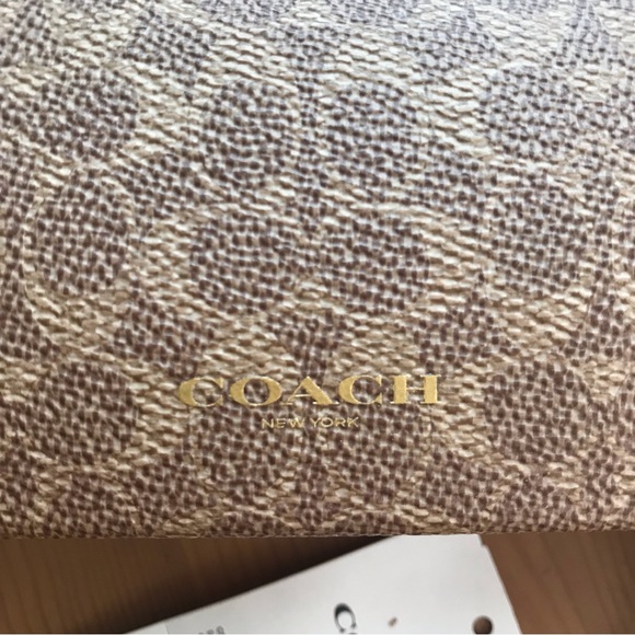 ☀️🥰 Coach Sunglass Case Bag Charm In Signature Canvas - Picture 6 of 11